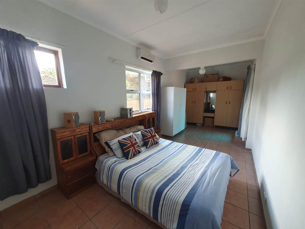 3 Bed House in Scottburgh South photo number 25
