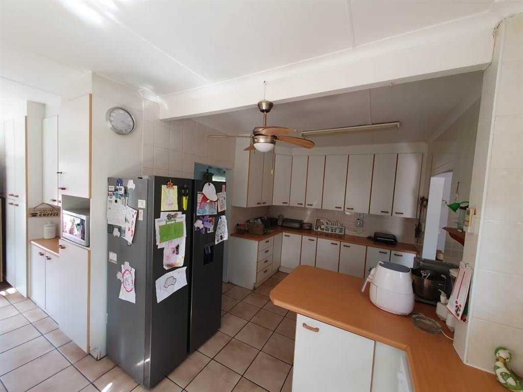 3 Bed House in Scottburgh South photo number 4