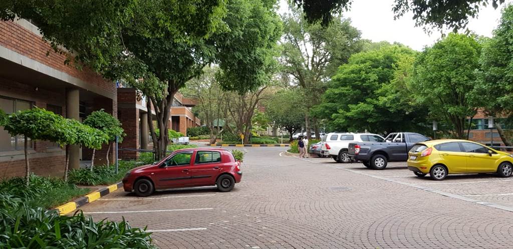 168  m² Office Space in Parktown photo number 2