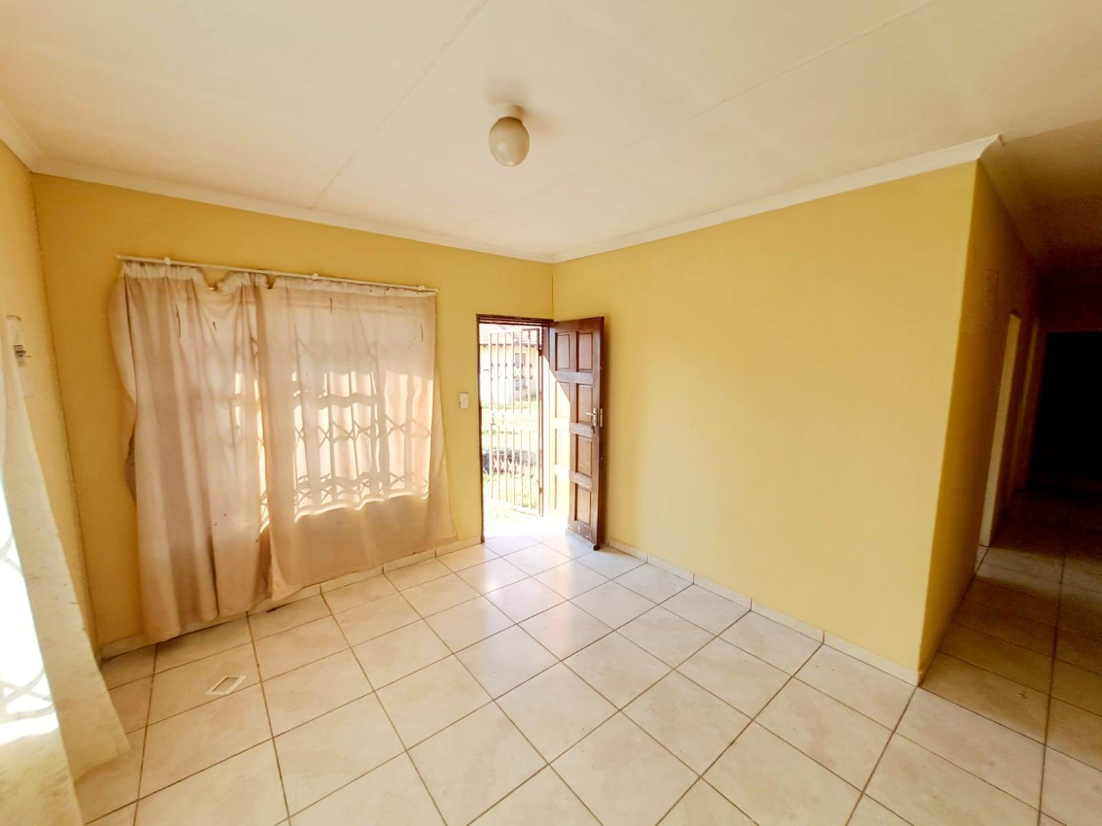 3 Bed House in Booysens photo number 3
