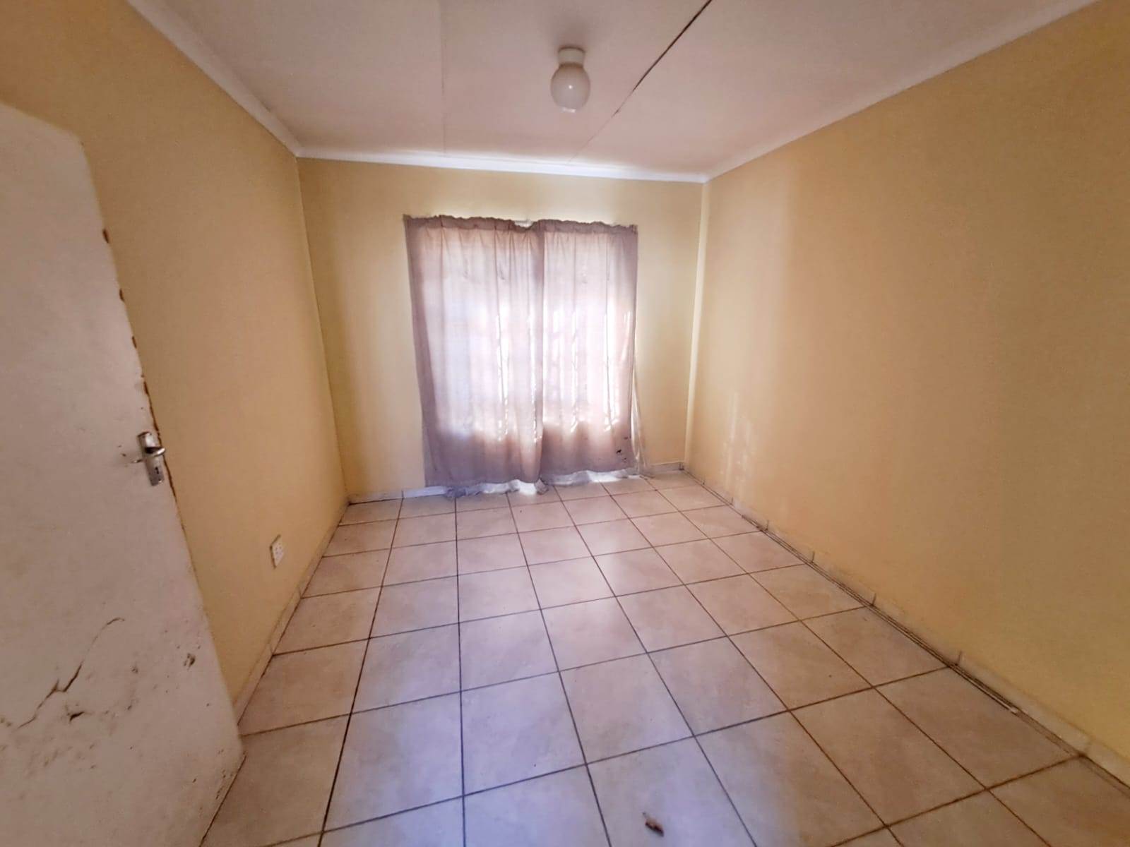 3 Bed House in Booysens photo number 5