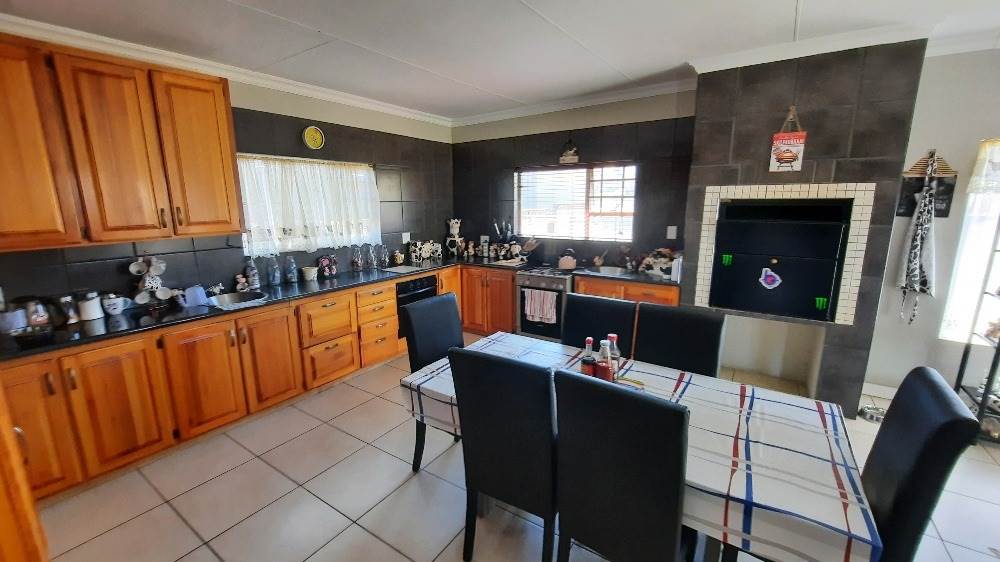 3 Bed House in Lydenburg photo number 9