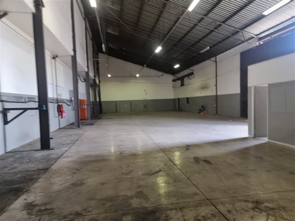 826  m² Industrial space