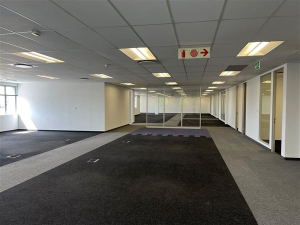 707  m² Commercial space