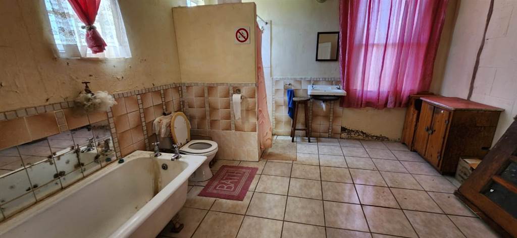 5 Bed House in Aliwal North photo number 8
