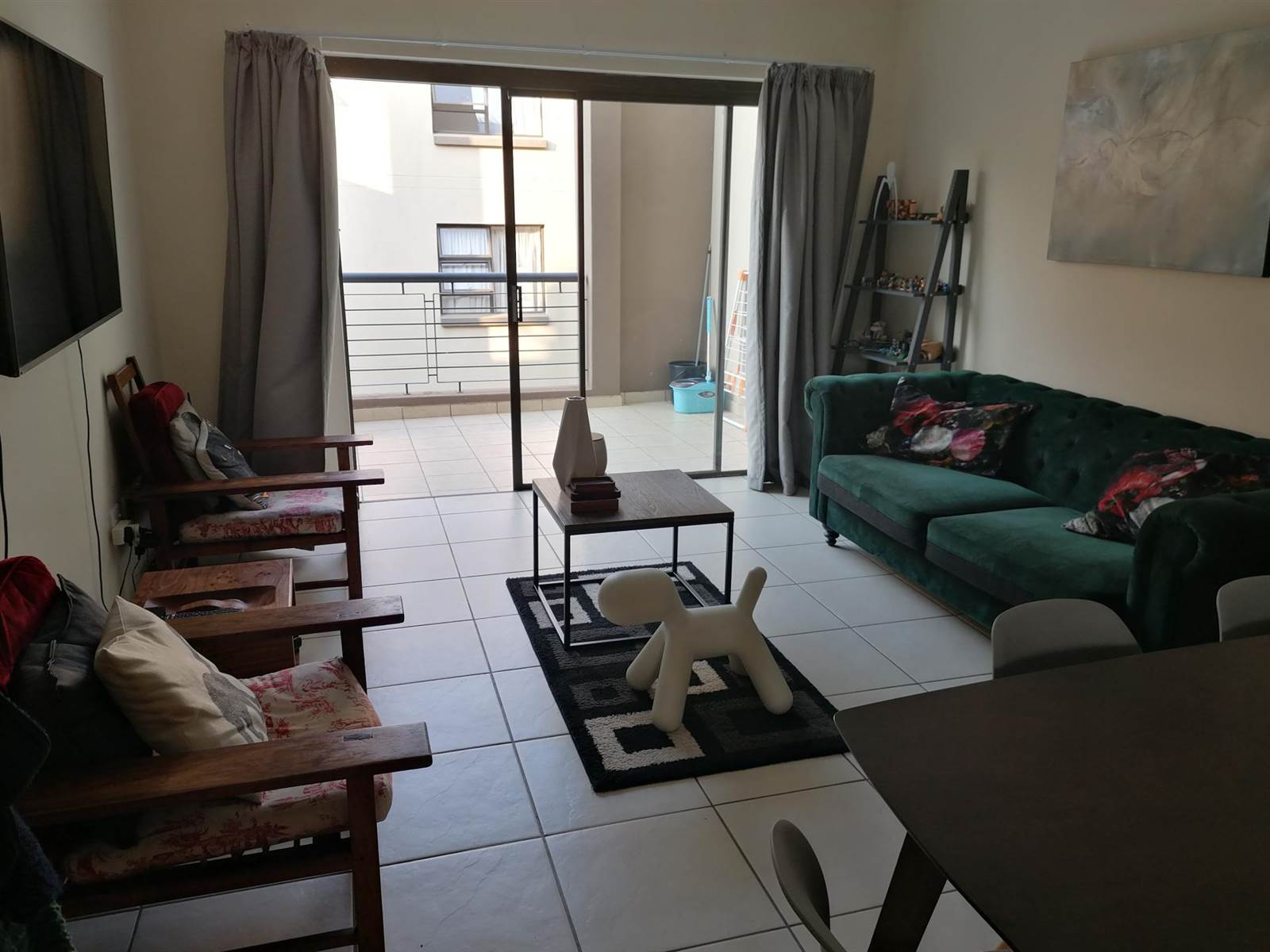 2 Bed Apartment in Ruimsig photo number 2