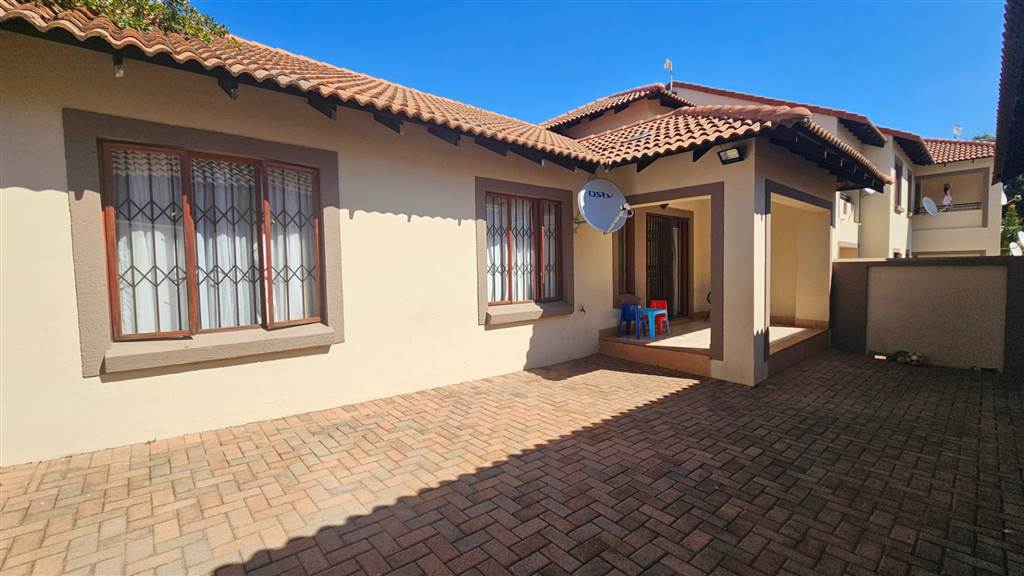 3 Bedroom Townhouse 3 Bedroom Townhouse