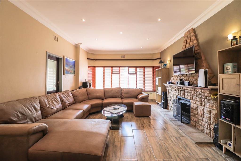 6 Bed House for sale in Dunvegan T4533220 Private Property