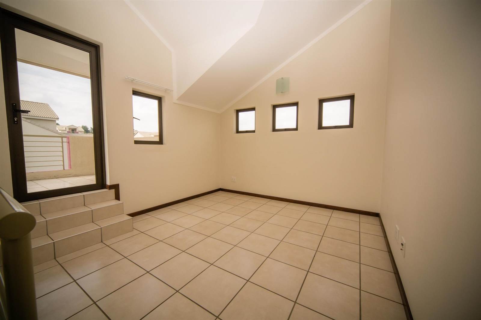 1 Bed Apartment in Bryanston West photo number 7