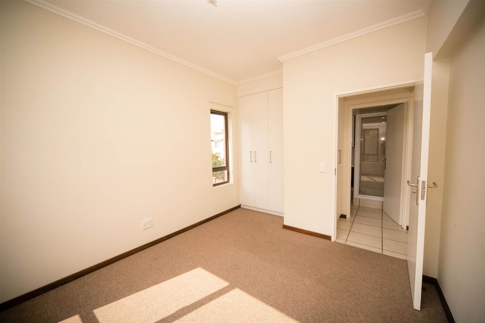 1 Bed Apartment in Bryanston West photo number 2