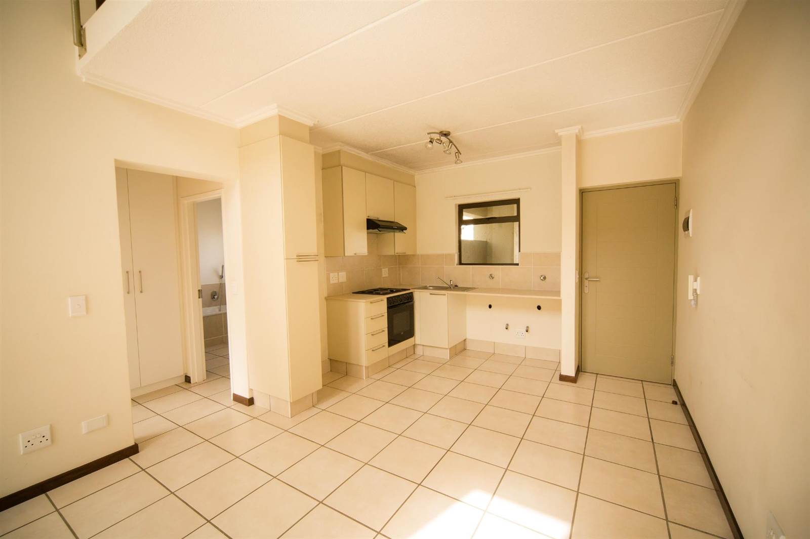 1 Bed Apartment in Bryanston West photo number 5