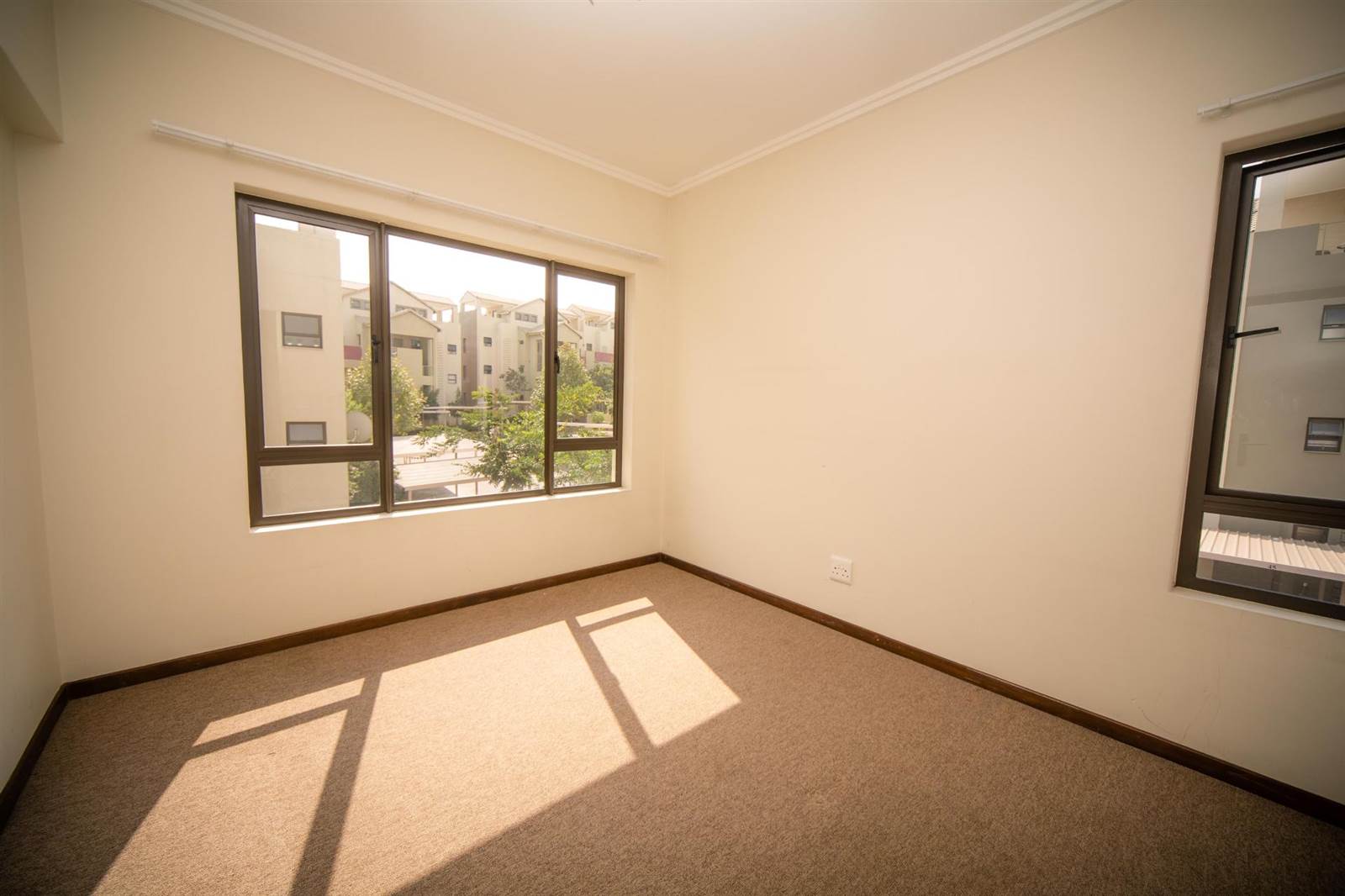 1 Bed Apartment in Bryanston West photo number 3