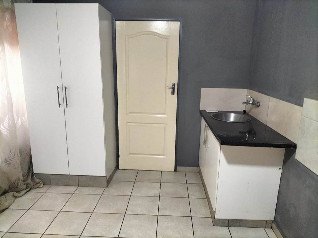 2 Bed House in Mamelodi East photo number 19