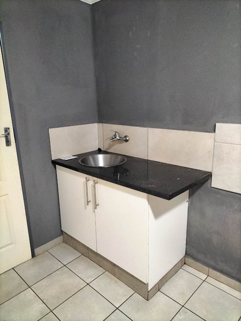 2 Bed House in Mamelodi East photo number 14