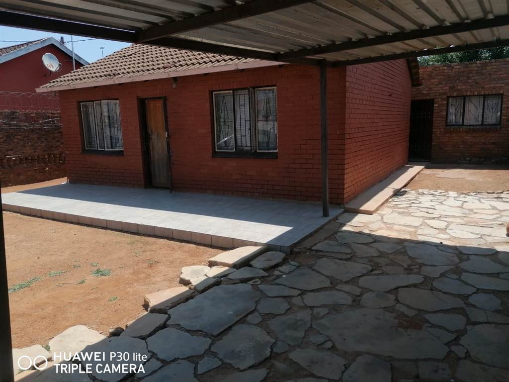 2 Bed House in Mamelodi East photo number 24