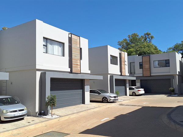 3 Bed House in Bryanston