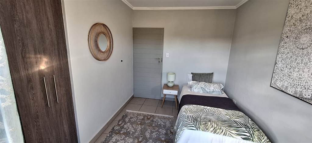 4 Bed House in Protea North photo number 17
