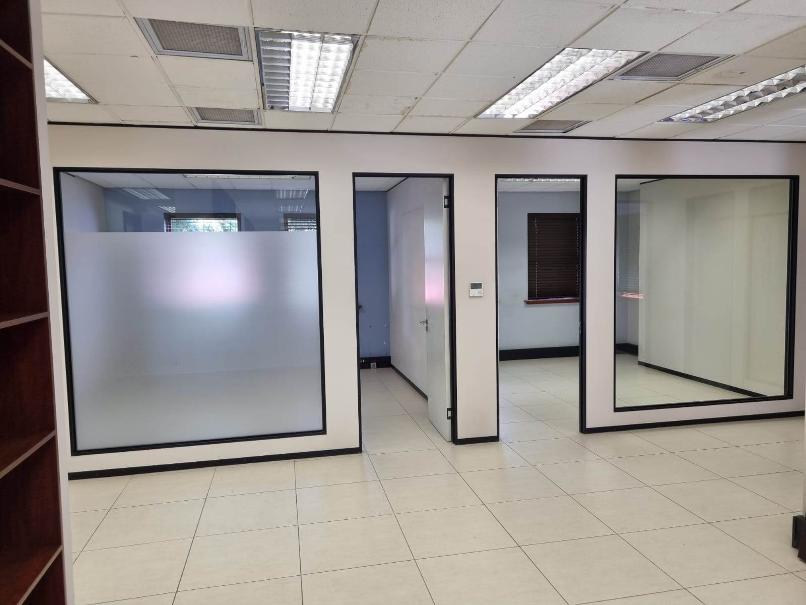 320  m² Office Space in Rivonia photo number 16