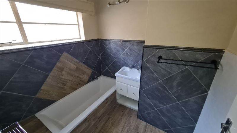 5 Bed House in Kempton Park Ext 2 photo number 15