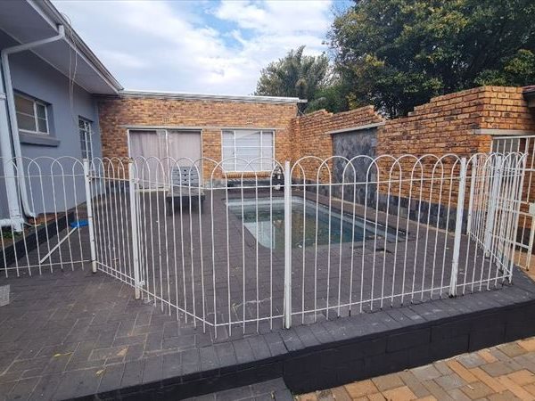 5 Bed House in Kempton Park Ext 2