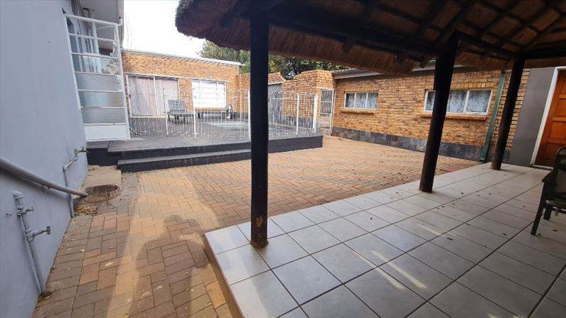 5 Bed House in Kempton Park Ext 2 photo number 3
