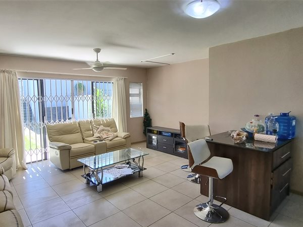 3 Bed Townhouse in Beacon Bay