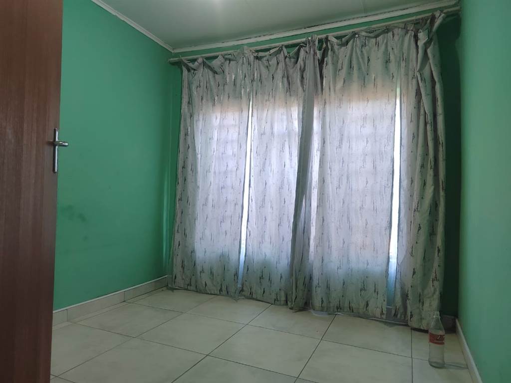 3 Bed House in Lethlabile photo number 15