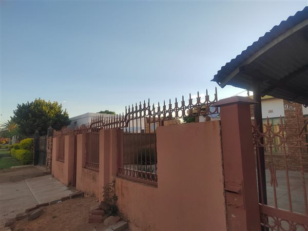 3 Bed House in Lethlabile