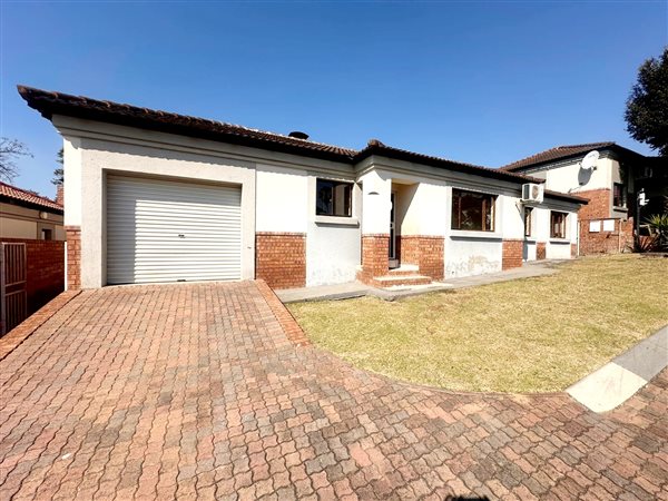 3 Bedroom Townhouse 3 Bedroom Townhouse