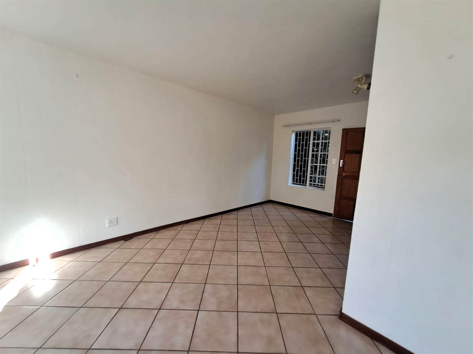 2 Bed Townhouse in Highveld photo number 4