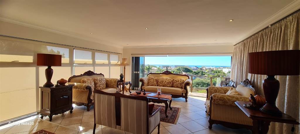 5 Bed House in Jeffreys Bay photo number 12