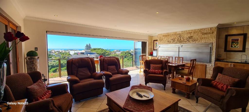 5 Bed House in Jeffreys Bay photo number 15