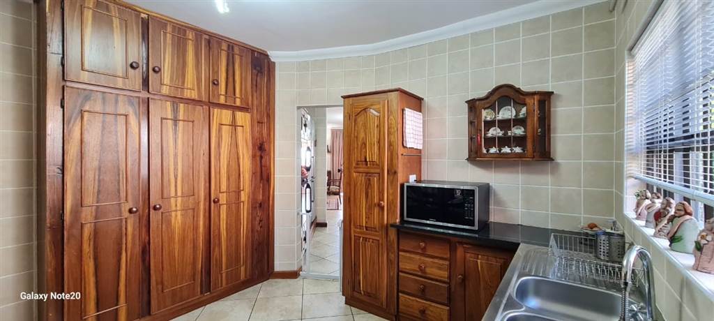 5 Bed House in Jeffreys Bay photo number 20