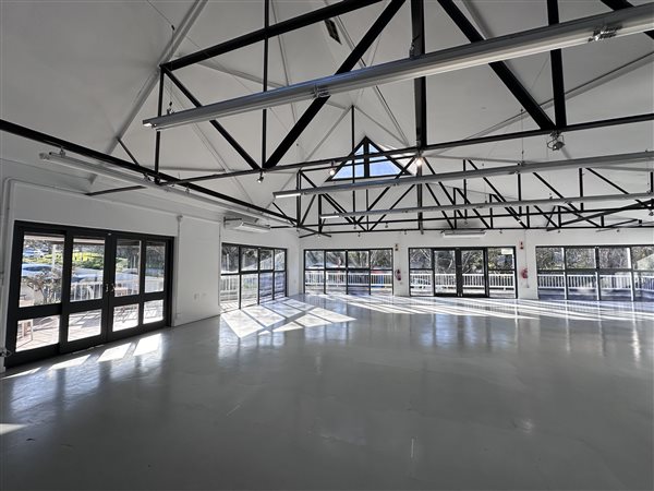 376  m² Commercial space