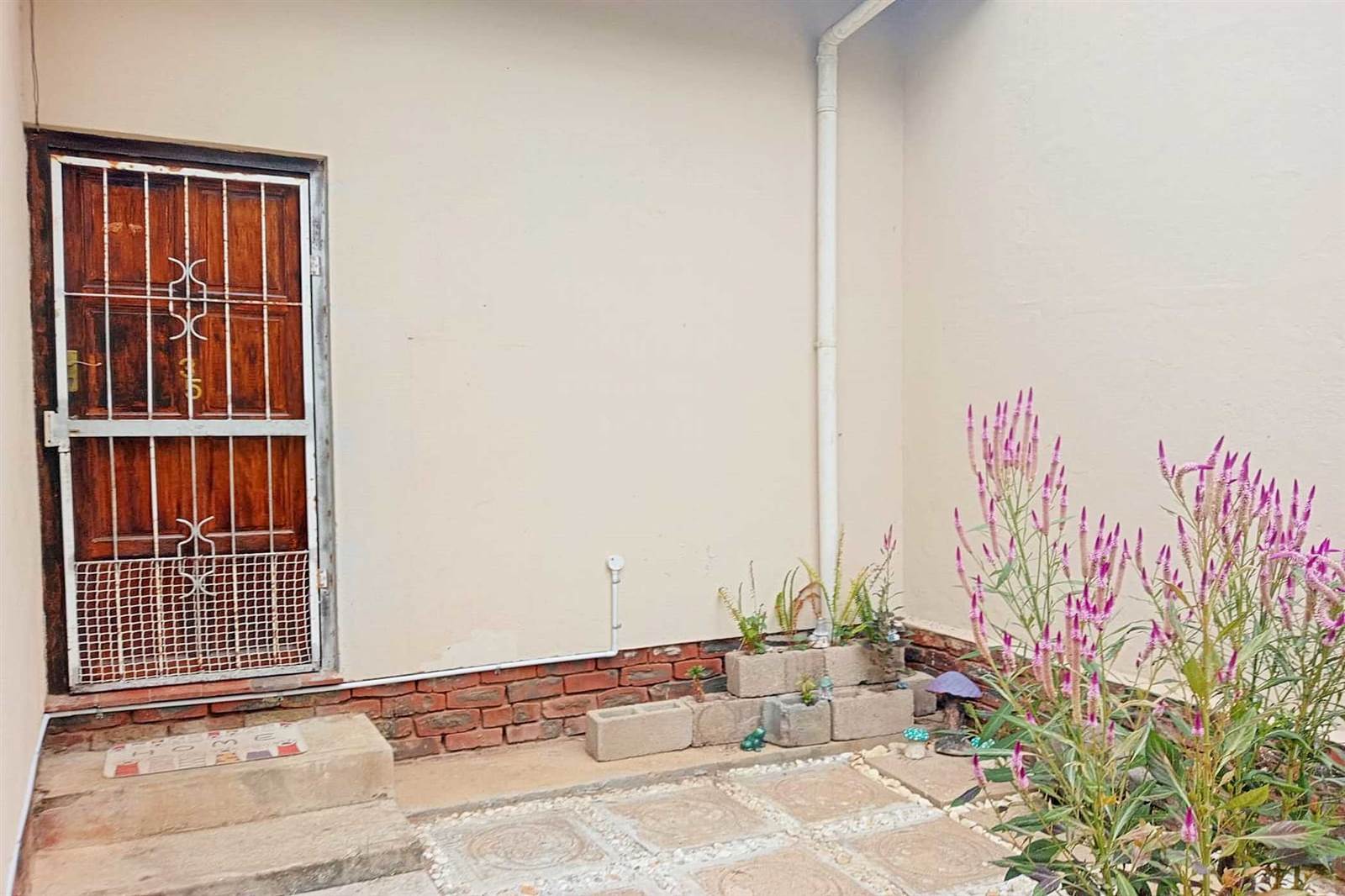 2 Bed Townhouse in Illovo Glen photo number 15