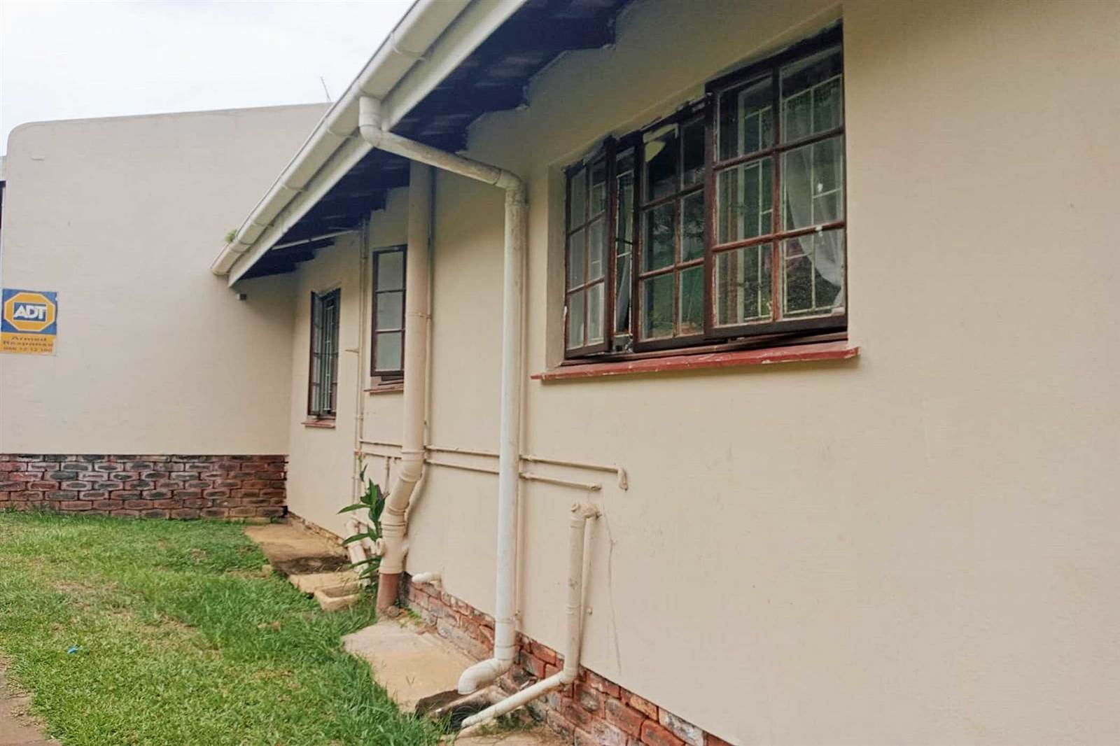 2 Bed Townhouse in Illovo Glen photo number 11