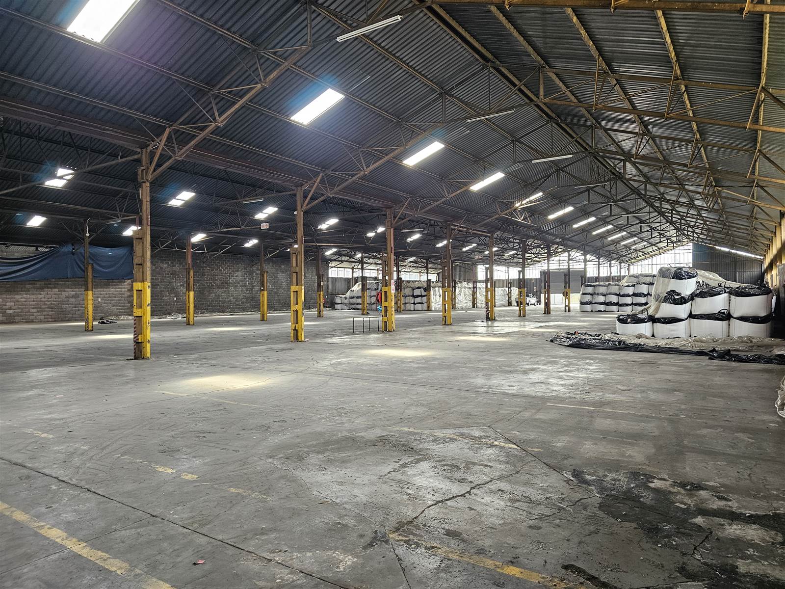 4000  m² Industrial space in Alrode photo number 3