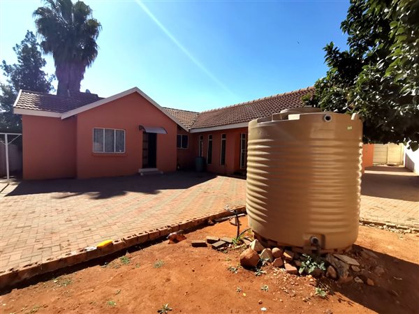 3 Bedroom House 3 Bedroom House