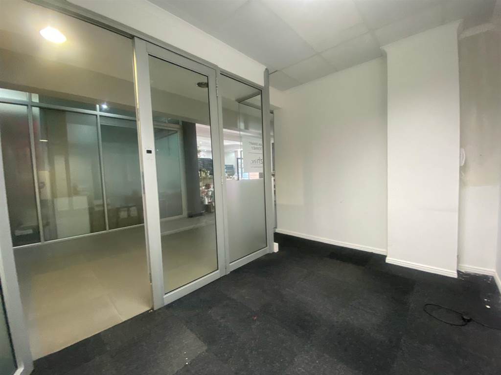 57  m² Commercial space in Milnerton Central photo number 3