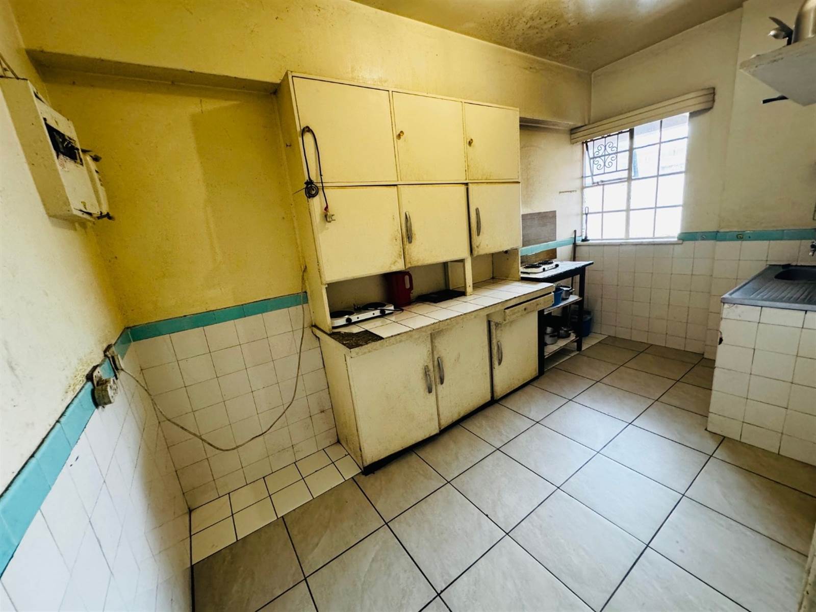 2.5 Bed Apartment in Hillbrow photo number 2