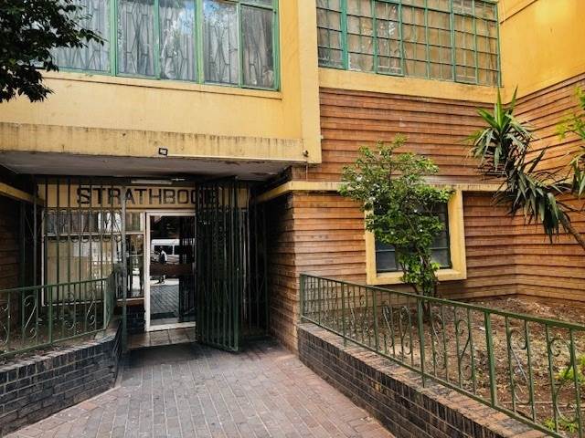 2.5 Bed Apartment in Hillbrow photo number 10