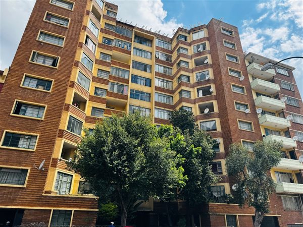 2.5 Bed Apartment in Hillbrow