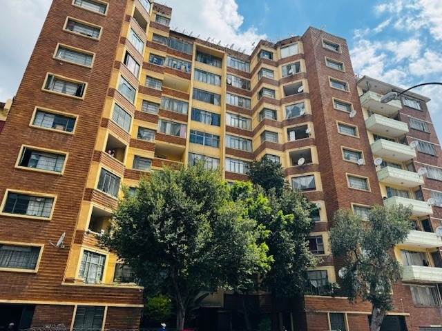 2.5 Bed Apartment in Hillbrow photo number 13