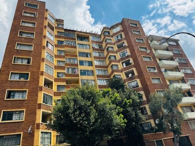 2.5 Bed Apartment in Hillbrow photo number 12