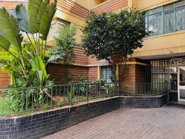 2.5 Bed Apartment in Hillbrow photo number 9