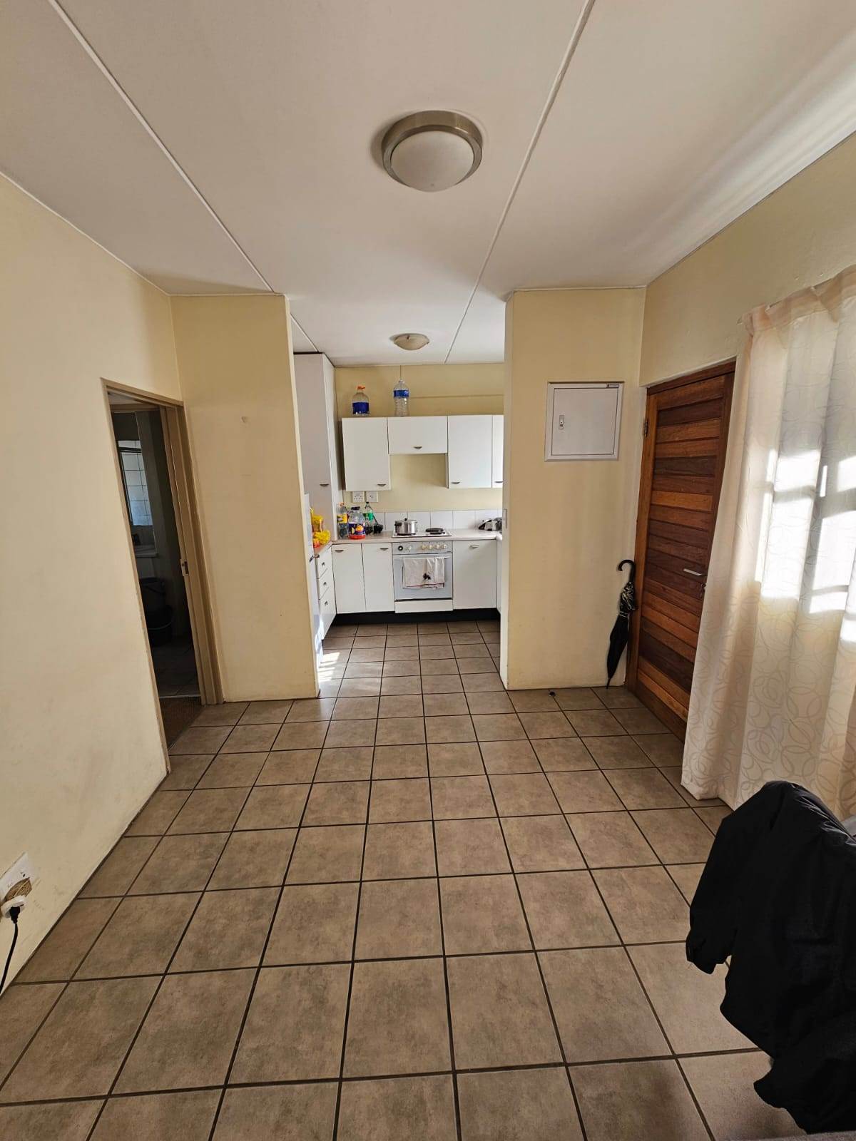 1 Bed Apartment in Parktown photo number 12