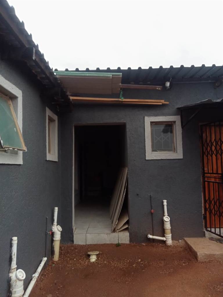 11 Bed House in Seshego photo number 2