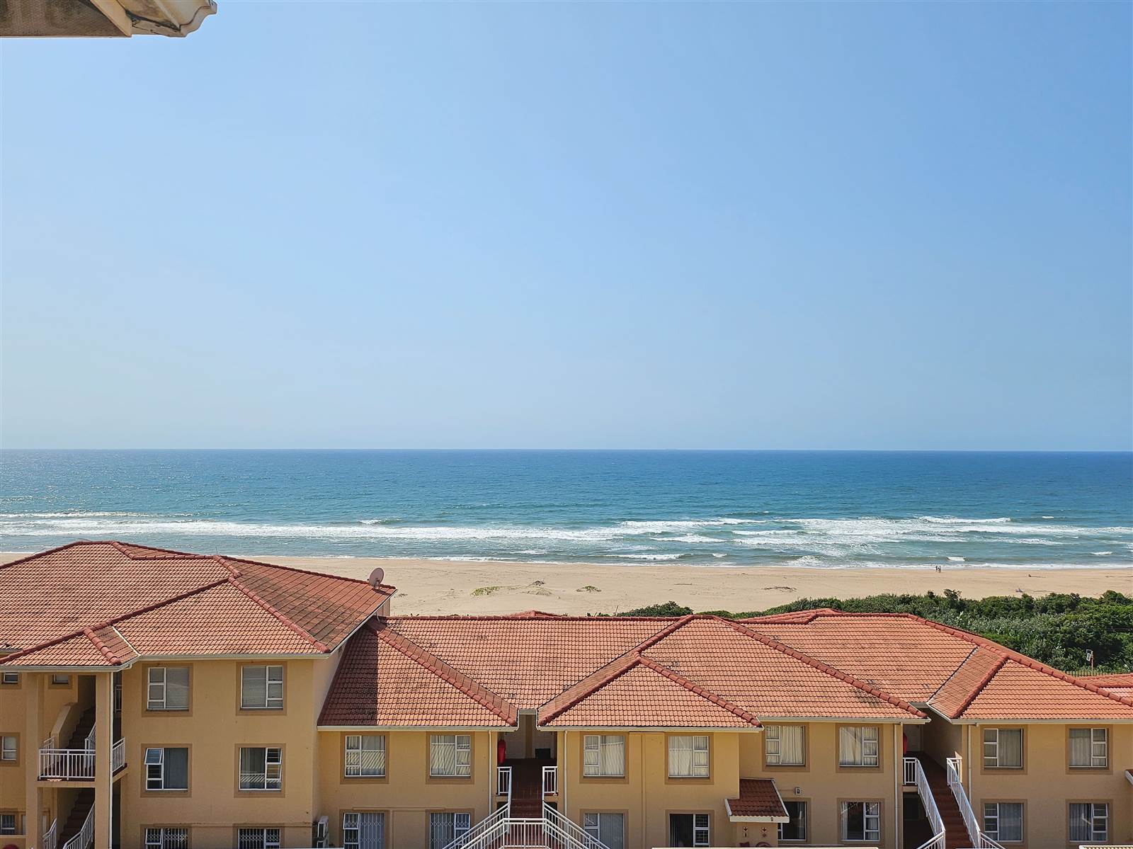 5 Bed Apartment in Illovo Beach photo number 2