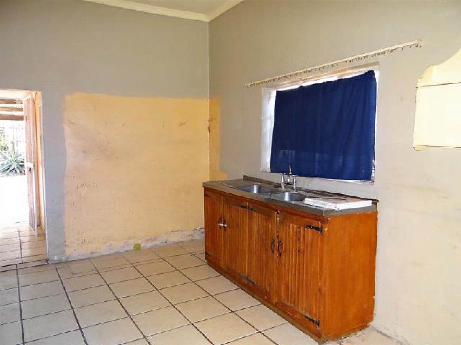 3 Bed House in Beaufort West photo number 6