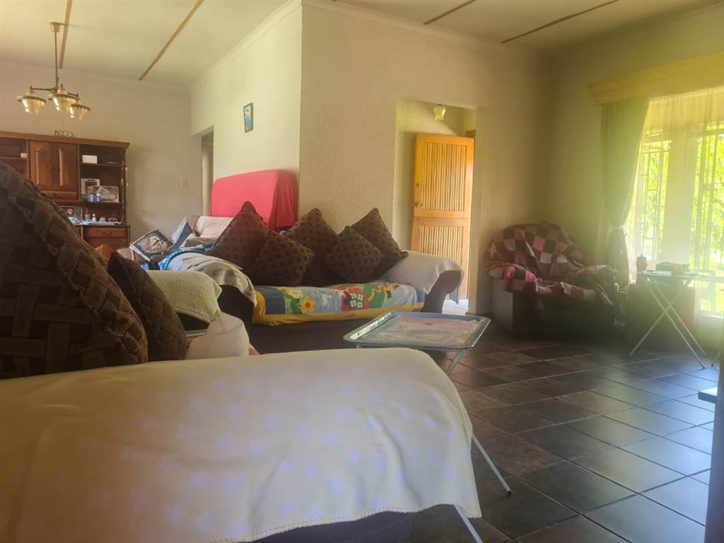 3 Bed House in Stilfontein photo number 7